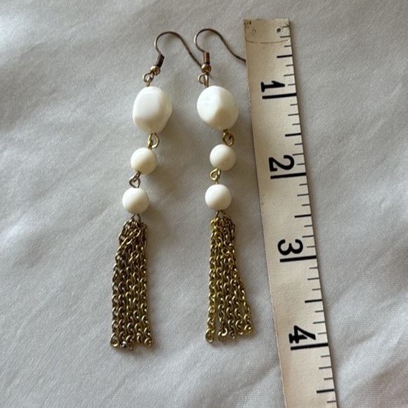 Vintage Off White Bead & Gold Chain Fringe Dangle Earrings - Picture 3 of 8